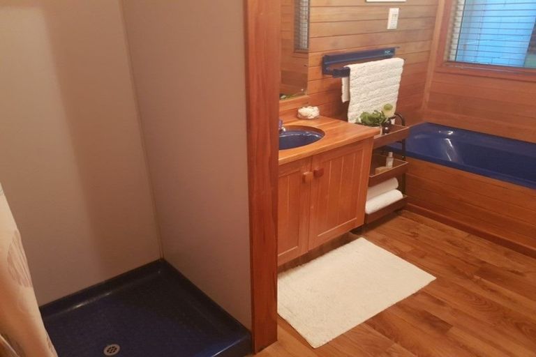 Photo of property in 18 Evans Pass Road, Sumner, Christchurch, 8081