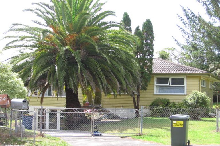 Photo of property in 26 Barnfield Place, Glendene, Auckland, 0602