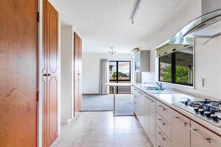 Photo of property in 73 Wiseley Road, West Harbour, Auckland, 0618