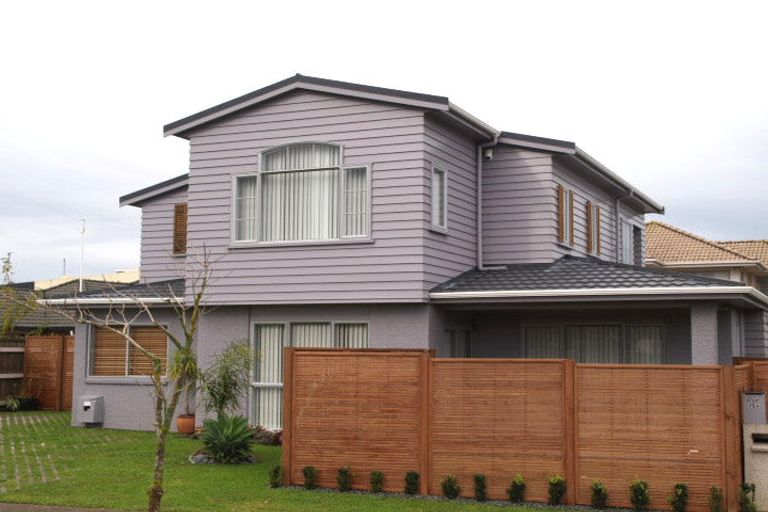 Photo of property in 11 Tolben Place, Golflands, Auckland, 2013