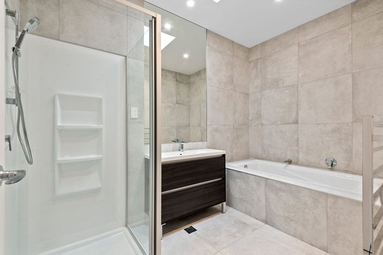 Photo of property in 28 Taikura Avenue, Red Beach, 0932