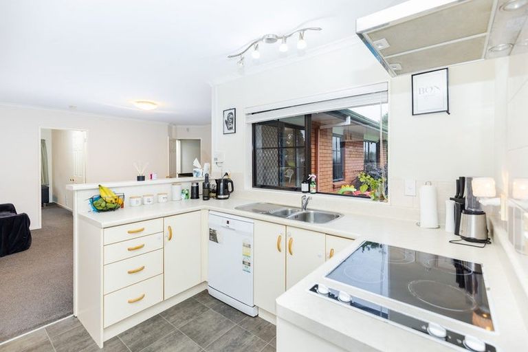 Photo of property in 11 Greenough Place, Rototuna, Hamilton, 3210