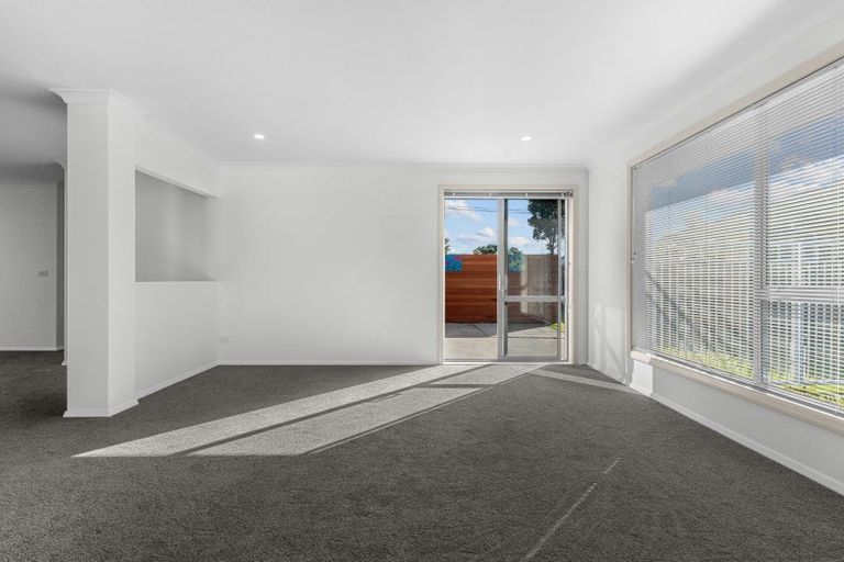 Photo of property in 82 Barbados Way, One Tree Point, 0118