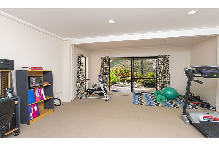 Photo of property in 25 Riverside Drive, Waiuku, 2123