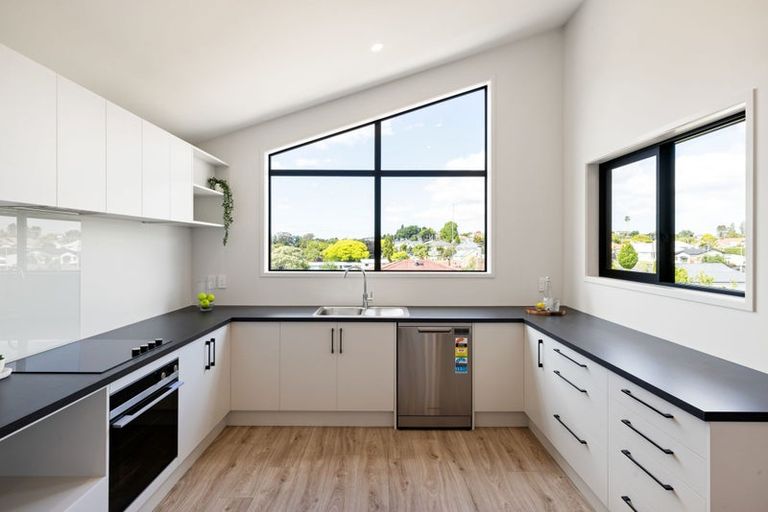 Photo of property in 4/3 Huia Avenue, Forest Lake, Hamilton, 3200