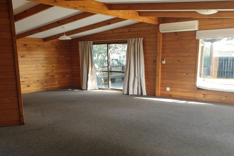 Photo of property in 28 Riverside Drive, Waiuku, 2123