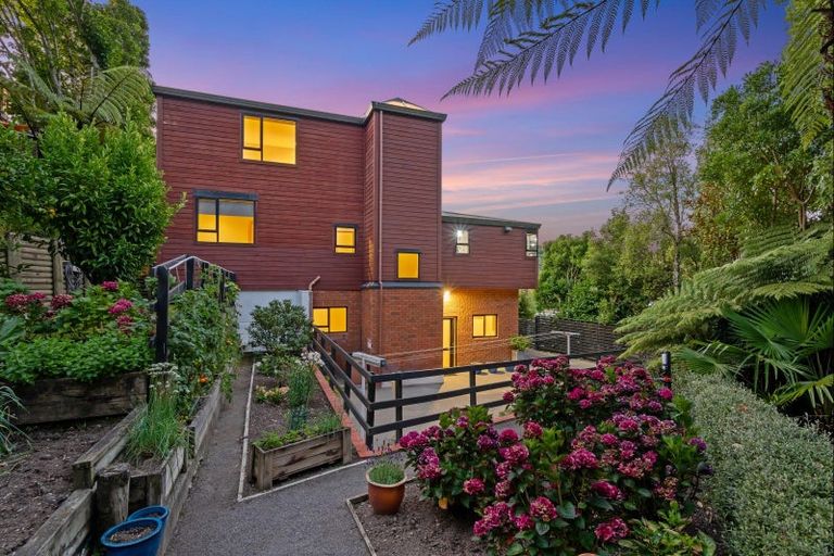 Photo of property in 5 Milton Terrace, Picton, 7220