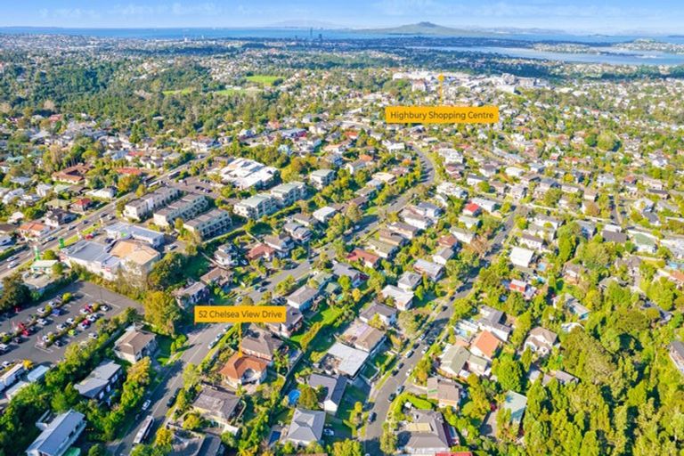 Photo of property in 52 Chelsea View Drive, Chatswood, Auckland, 0626