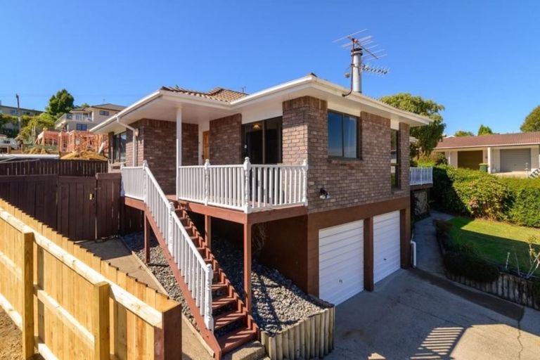 Photo of property in 8 Leo Place, Kawaha Point, Rotorua, 3010