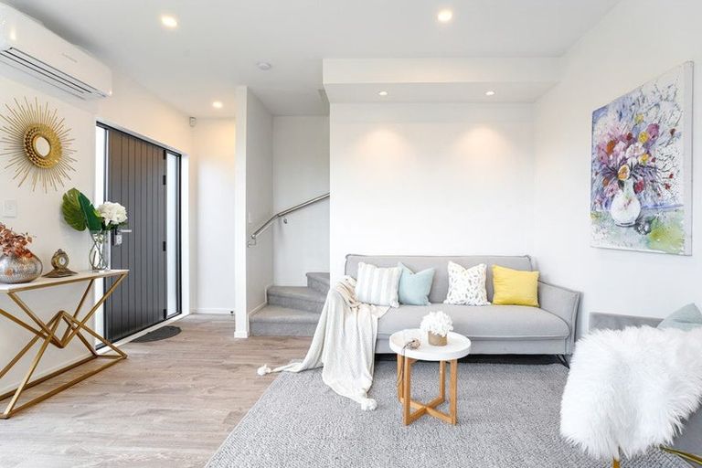 Photo of property in 4b Unsworth Drive, Unsworth Heights, Auckland, 0632