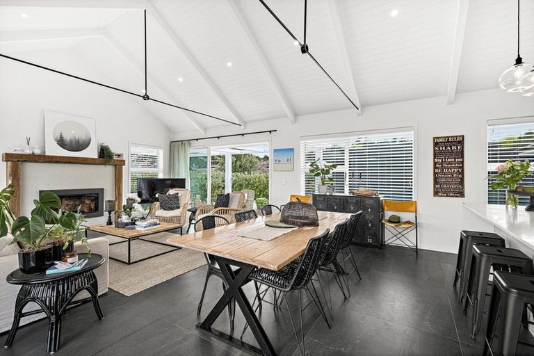 Photo of property in 2 Awanui Crescent, Matakana, 0985