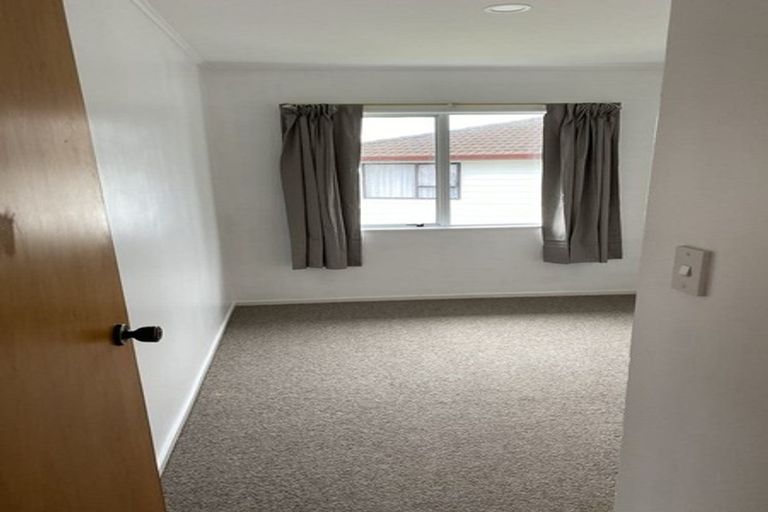 Photo of property in 158 Aviemore Drive, Highland Park, Auckland, 2010