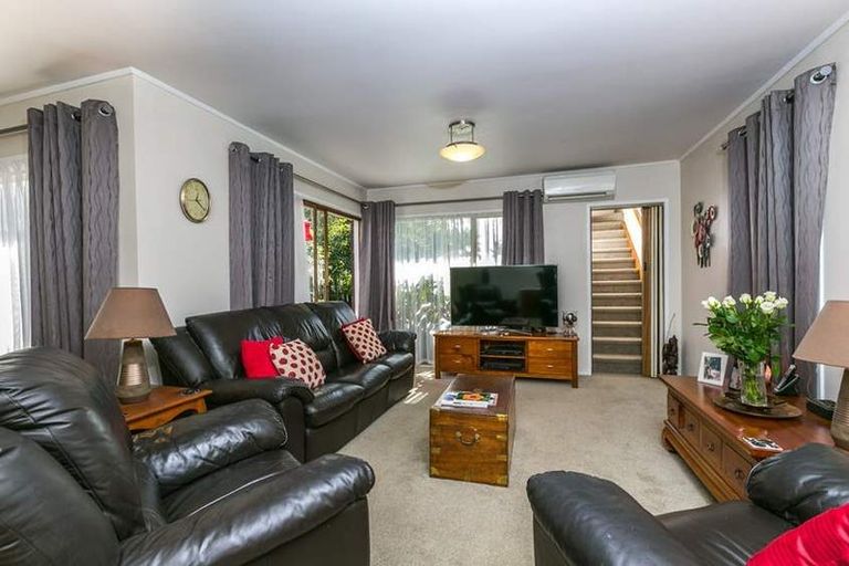 Photo of property in 13 Matuhi Rise, Henderson, Auckland, 0612