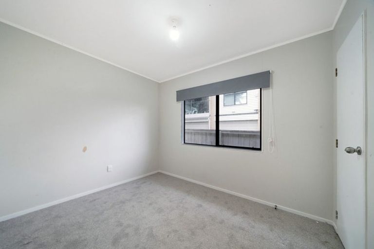 Photo of property in 2/18 Gloria Avenue, Te Atatu Peninsula, Auckland, 0610
