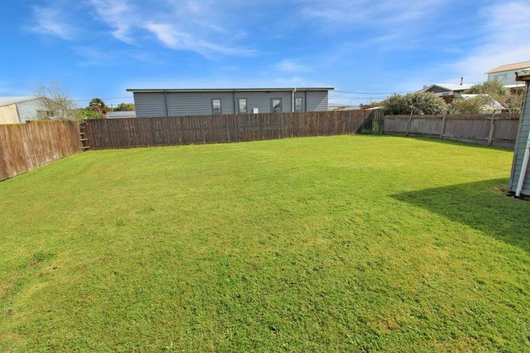 Photo of property in 2 Huia Street, Foxton Beach, Foxton, 4815