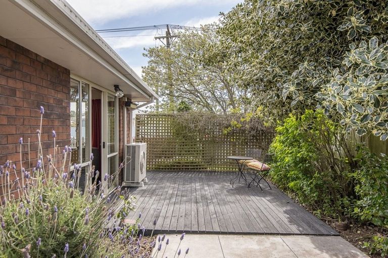 Photo of property in 1/104 Bassett Street, Burwood, Christchurch, 8083