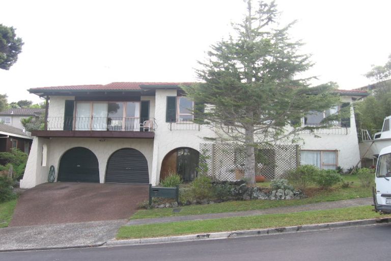 Photo of property in 3 Langstone Place, Chatswood, Auckland, 0626