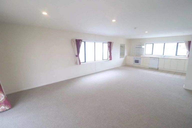 Photo of property in Krisley Court, 1/6 Ambrico Place, New Lynn, Auckland, 0600