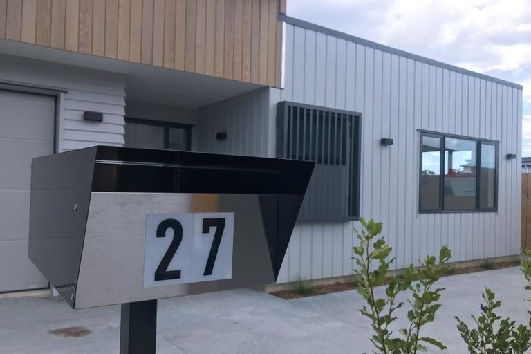 Photo of property in 27 Kotuitui Drive, Wainui, 0992