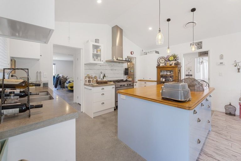 Photo of property in 2 Mercade Close, Stratford, 4332