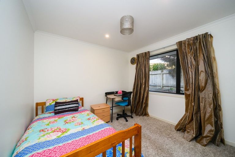 Photo of property in 19 Monaco Grove, Fitzherbert, Palmerston North, 4410