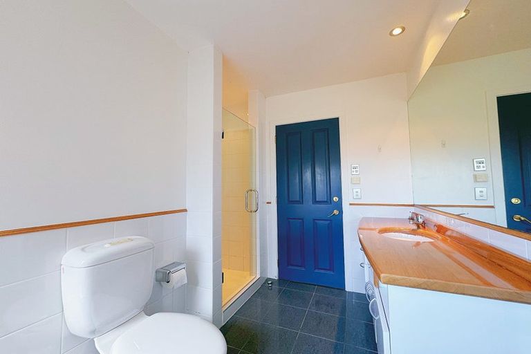 Photo of property in 40 Dress Circle, Newlands, Wellington, 6037