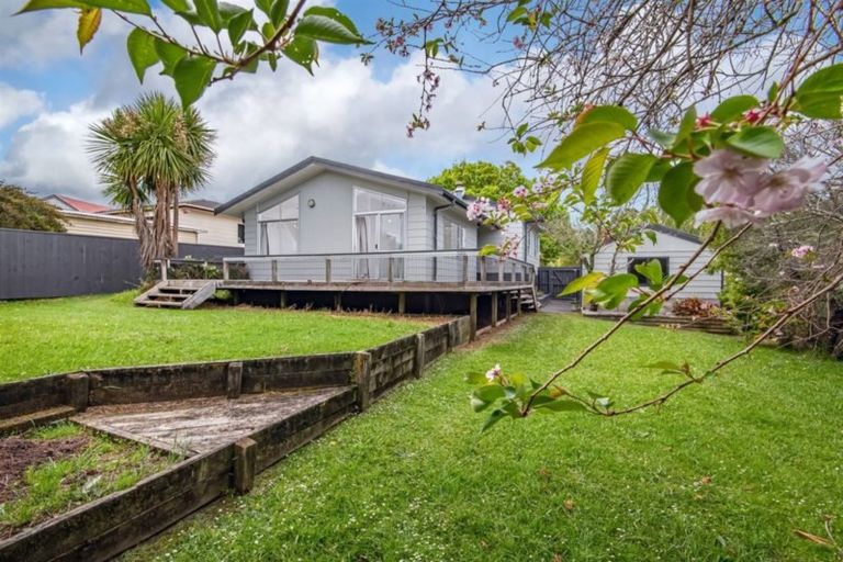 Photo of property in 11 Sunward Rise, Glenfield, Auckland, 0629