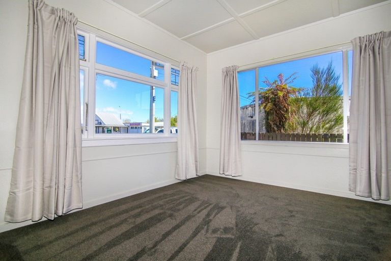 Photo of property in 23 Pakington Street, Westport, 7825