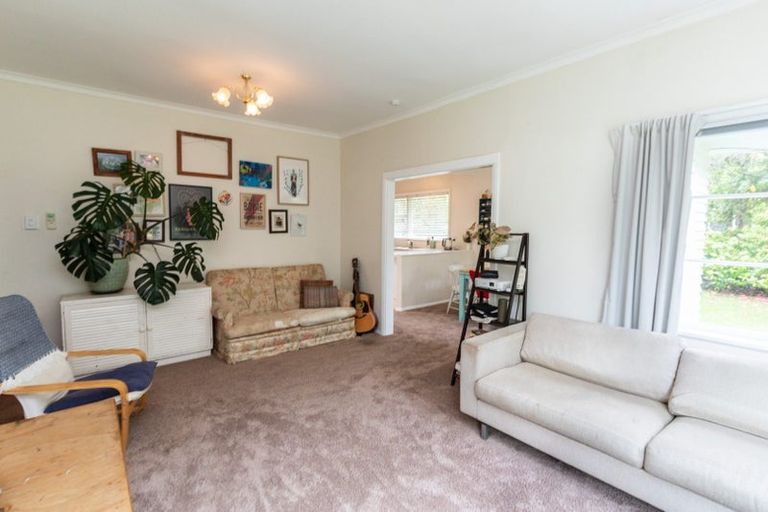 Photo of property in 33 Pinehaven Road, Pinehaven, Upper Hutt, 5019