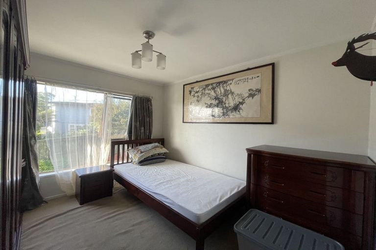 Photo of property in 1/2 Brian Avenue, Forrest Hill, Auckland, 0620