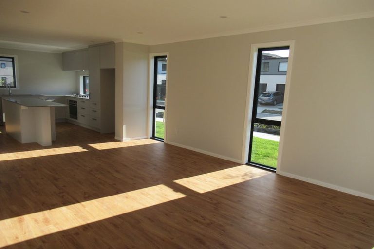 Photo of property in 1 Desert Gold Lane, Wallaceville, Upper Hutt, 5018