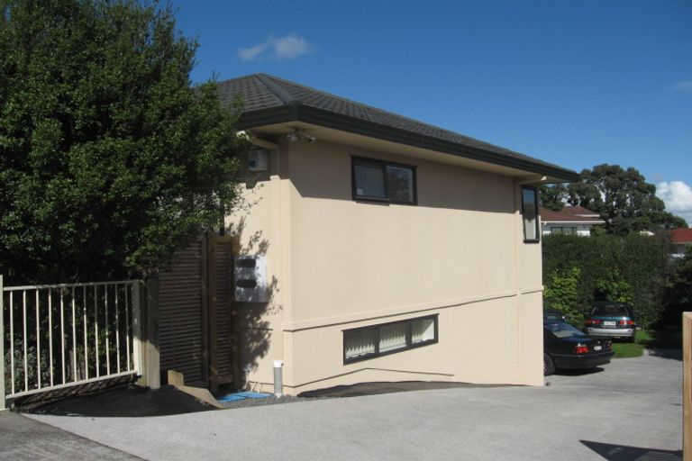 Photo of property in 11 Eske Place, Highland Park, Auckland, 2010