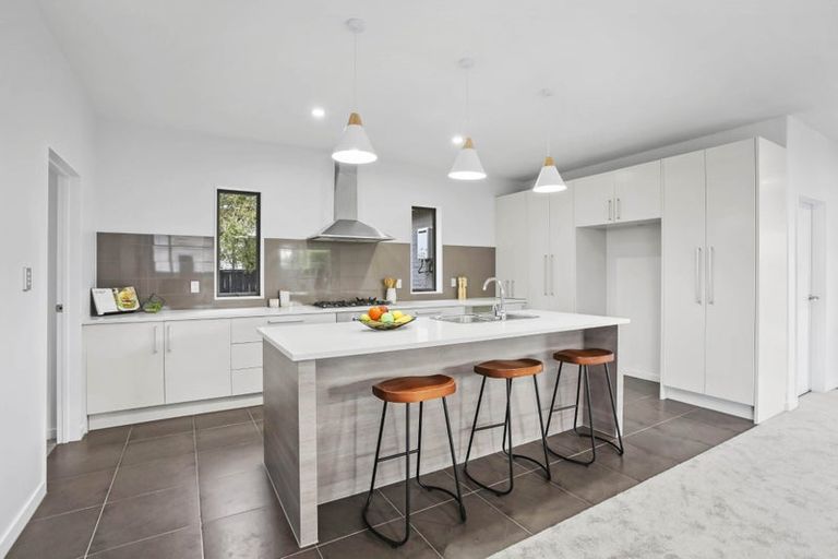 Photo of property in 108 Simpson Road, Henderson Valley, Auckland, 0614