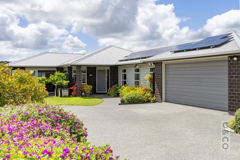 Photo of property in 96 Pohutukawa Parade, Riverhead, 0820