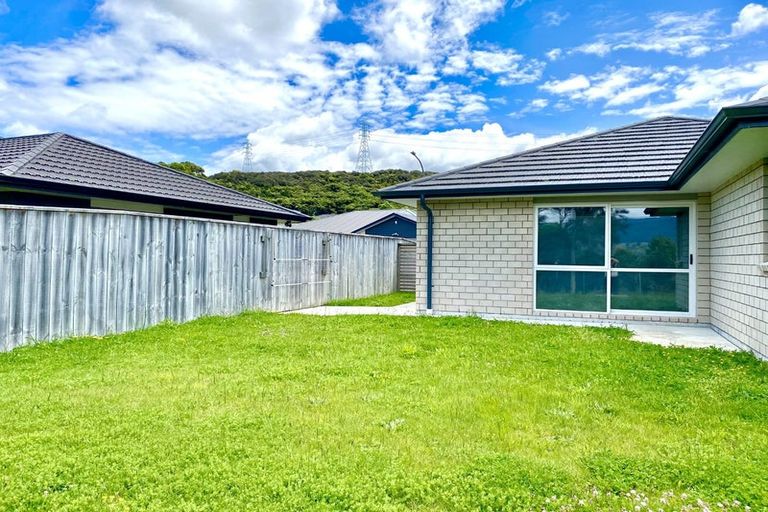 Photo of property in 4 Cory Jane Grove, Riverstone Terraces, Upper Hutt, 5018
