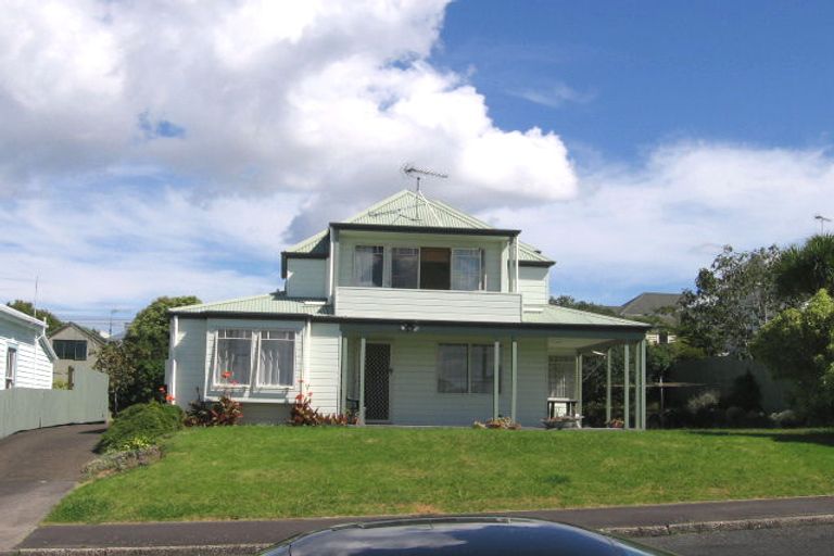 Photo of property in 35a Rutland Road, Stanley Point, Auckland, 0624