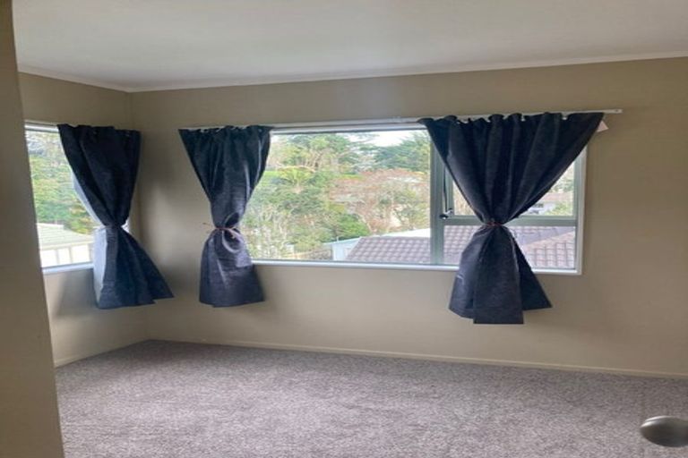 Photo of property in 15 Loughanure Place, Massey, Auckland, 0614