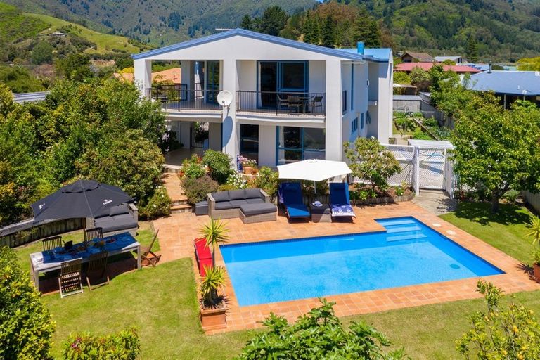 Photo of property in 12 Ranui Street, Waikawa, Picton, 7220