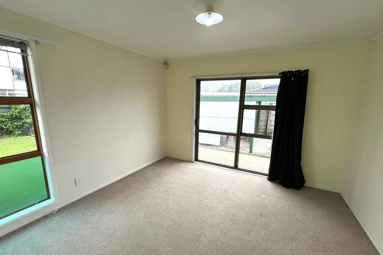 Photo of property in 2/43 Challen Close, Conifer Grove, Takanini, 2112