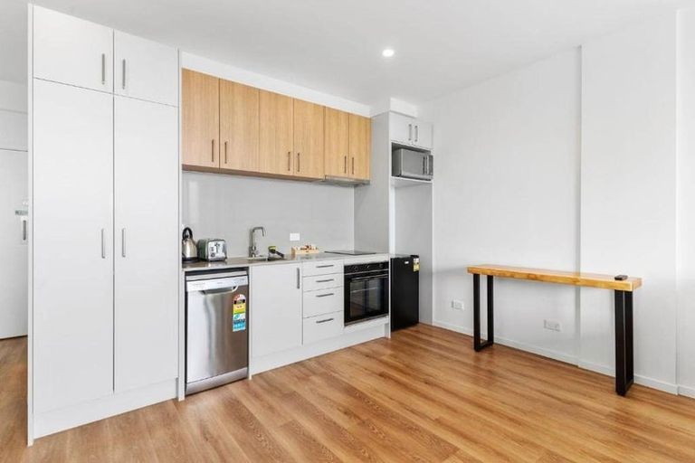 Photo of property in Twin Towers, 811/17 Putney Way, Manukau, Auckland, 2104