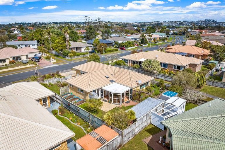 Photo of property in 39 Lakeside Drive, Orewa, 0931