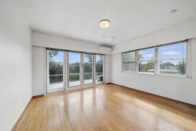 Photo of property in 18 Millbrook Road, Henderson, Auckland, 0612