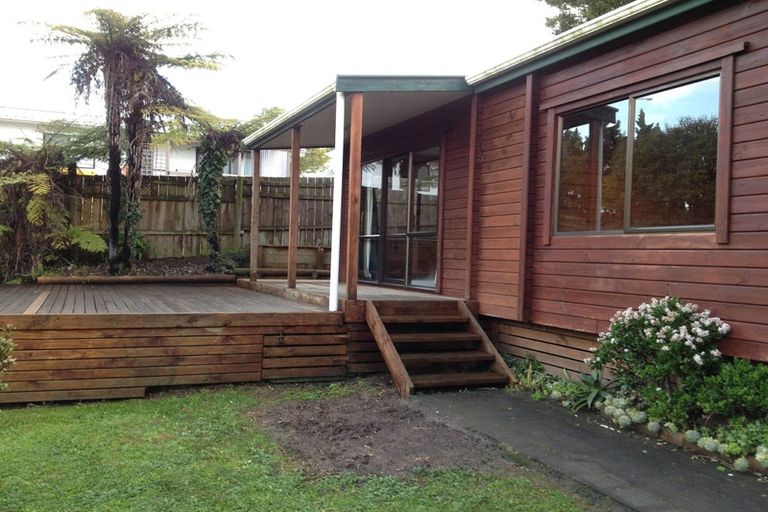Photo of property in 2/694 East Coast Road, Pinehill, Auckland, 0632