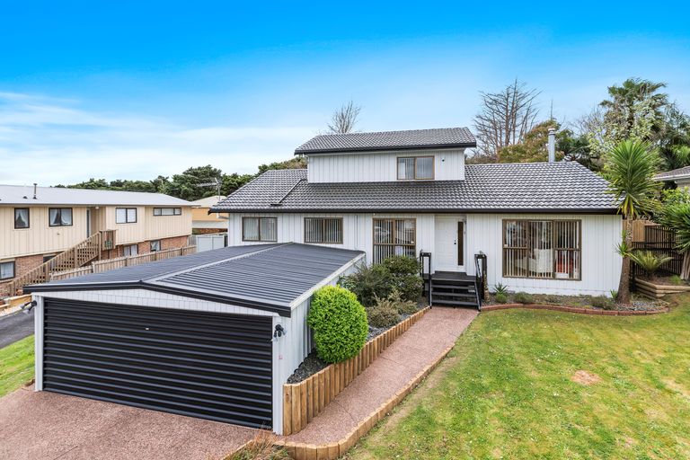 Photo of property in 24 Deodar Place, Totara Heights, Auckland, 2105