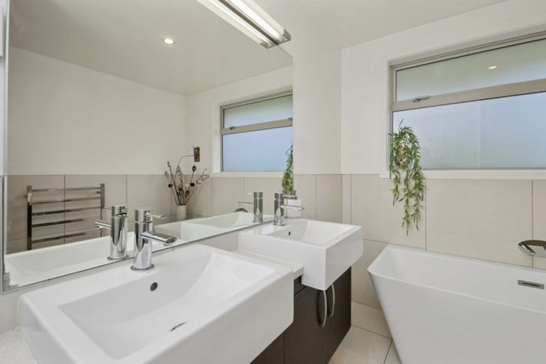 Photo of property in 94 Lisland Drive, Kinloch, Taupo, 3377