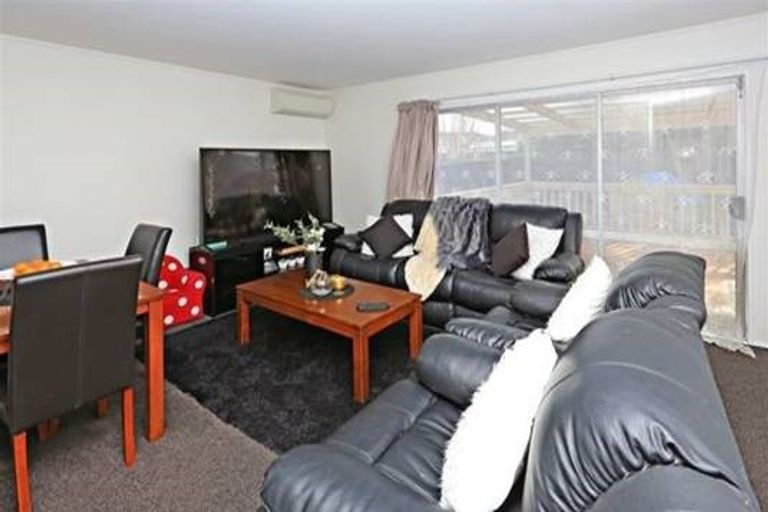 Photo of property in 1/27 Mon Desir Place, Manurewa, Auckland, 2102