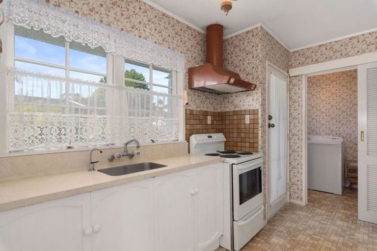 Photo of property in 71 Glencoe Road, Browns Bay, Auckland, 0630