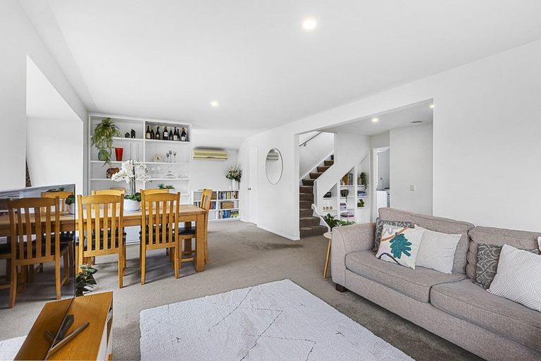 Photo of property in 5 Shastri Terrace, Khandallah, Wellington, 6035