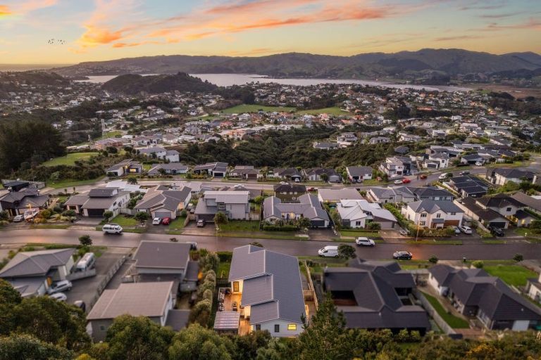 Photo of property in 15 Pacific View, Whitby, Porirua, 5024