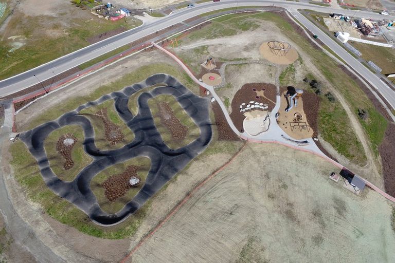 Photo of property in 9 Plough Street, Jacks Point, 9371